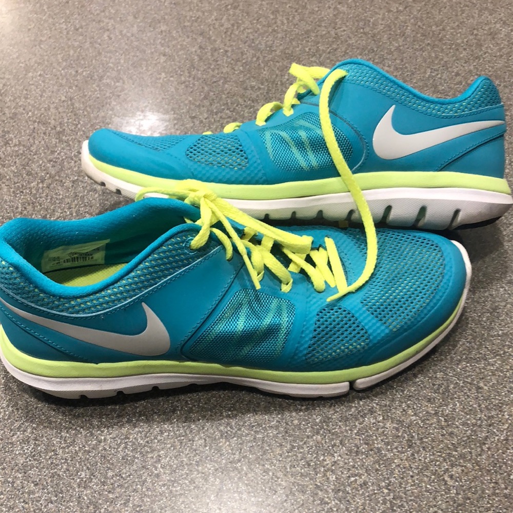Gently used. NIKE Fitsole Flex running shoes